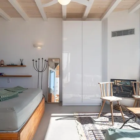 Chic With Pool, 5-min Walk To Apartment *